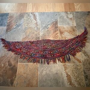 🧶 Hand knit boho shawl in crescent shape with fringe